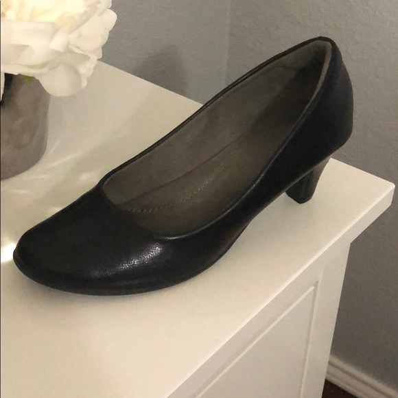 used flight attendant shoes